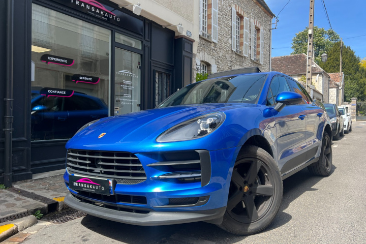 PORSCHE MACAN